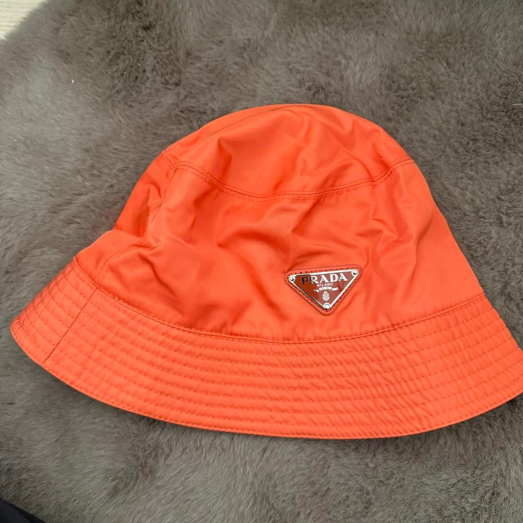 Prada hoed RE-NYLON size M, Ophalen of Verzenden, Zo goed als nieuw