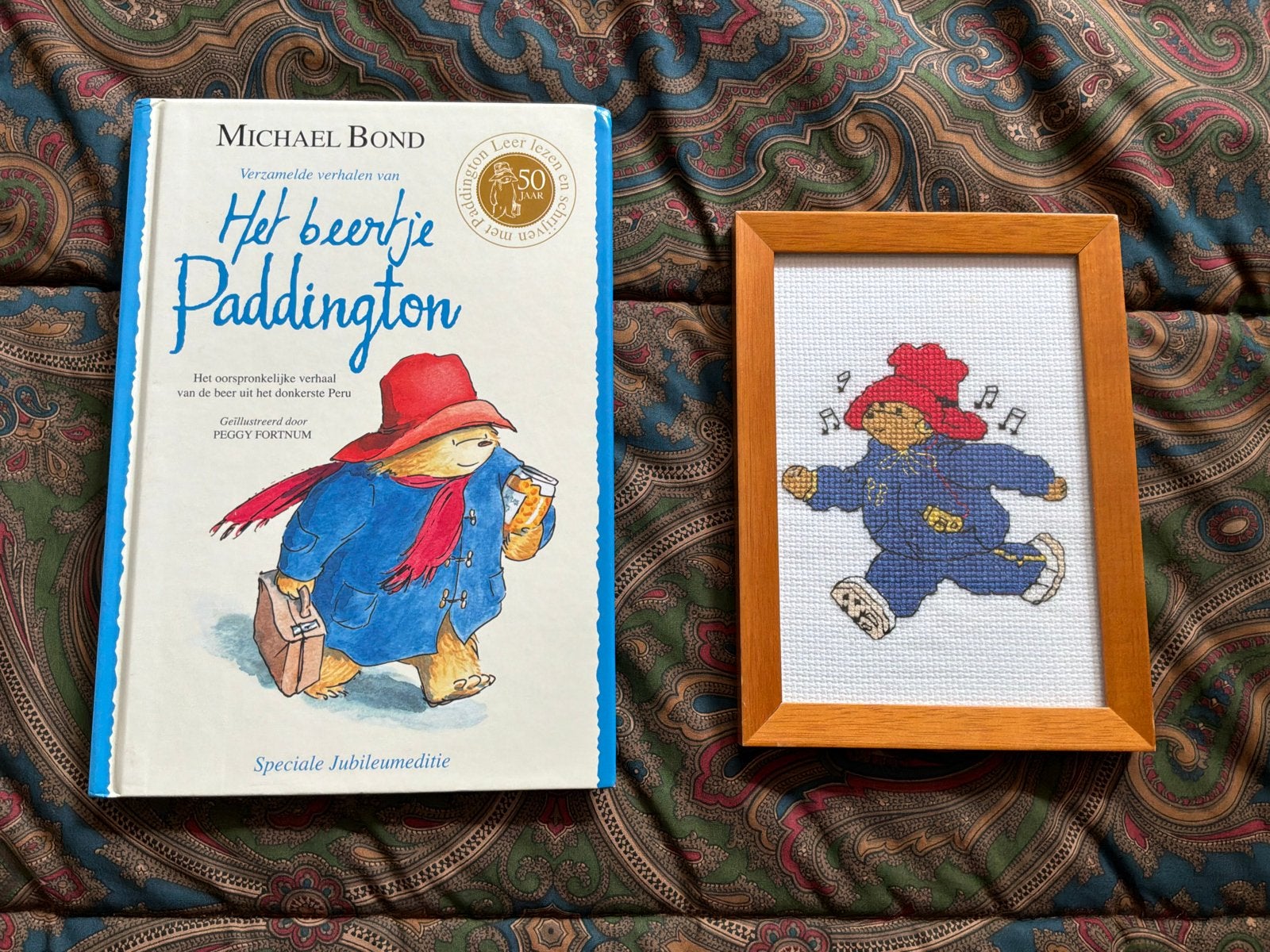 Het Beertje Paddington Jubileumeditie + Borduurwerk 12x16cm, Boeken, Ophalen of Verzenden, Zo goed als nieuw, Fictie algemeen