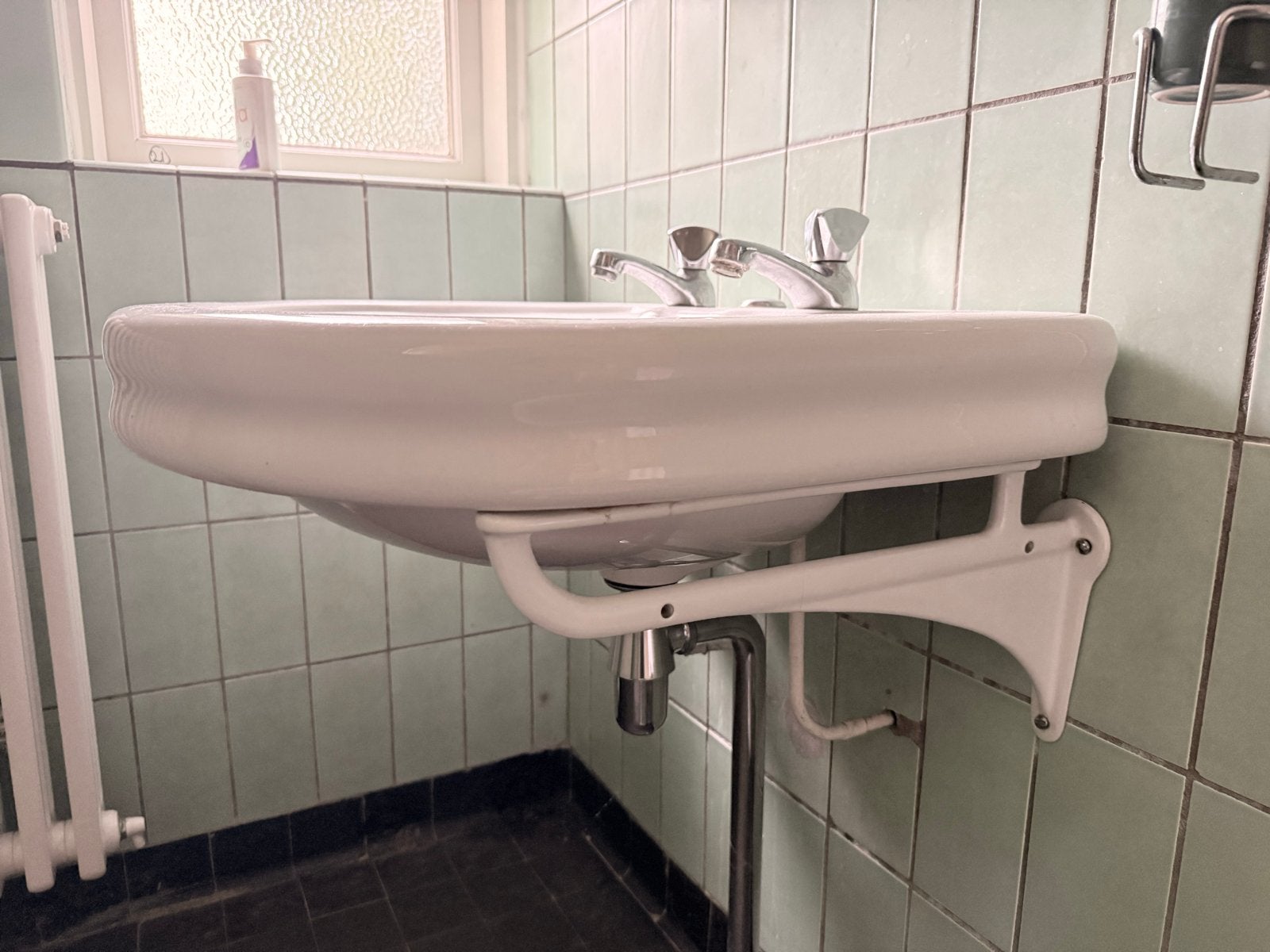 Klassiek, Vintage wastafel met kranen, wit keramiek, Ophalen, Gebruikt, Wastafel