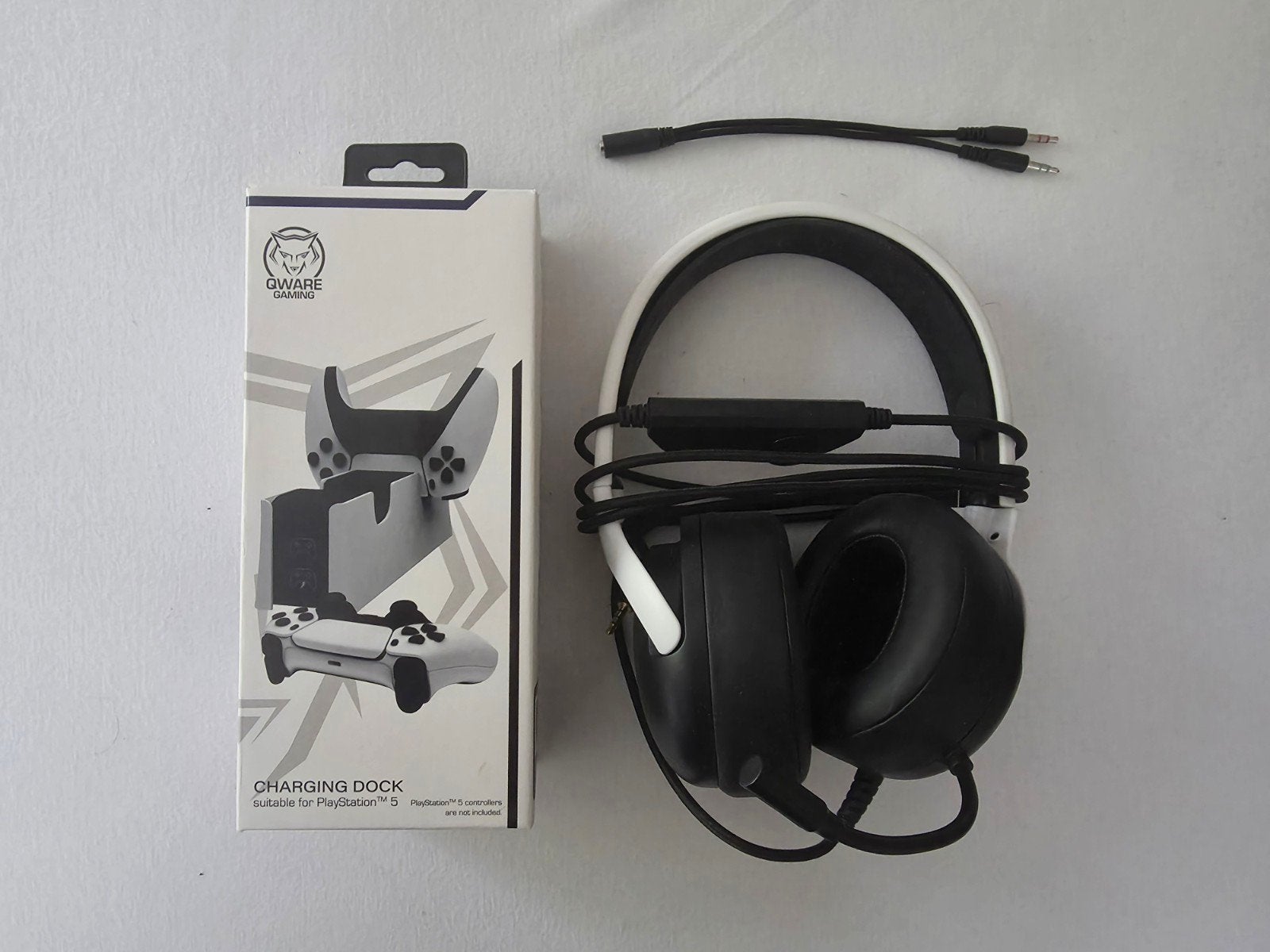 Qware Gaming Oplaadstation PS5 + Headset, Ophalen of Verzenden, Zo goed als nieuw, Overige controllers, PlayStation 5