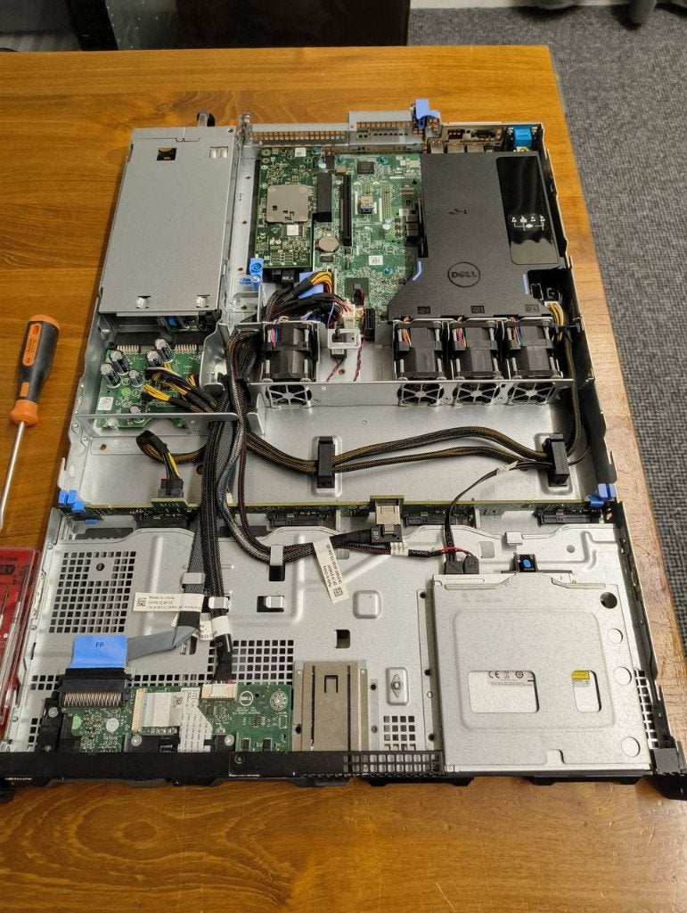 Dell PowerEdge R330, Ophalen, Hot swappable onderdelen, Zo goed als nieuw, 3 tot 4 Ghz