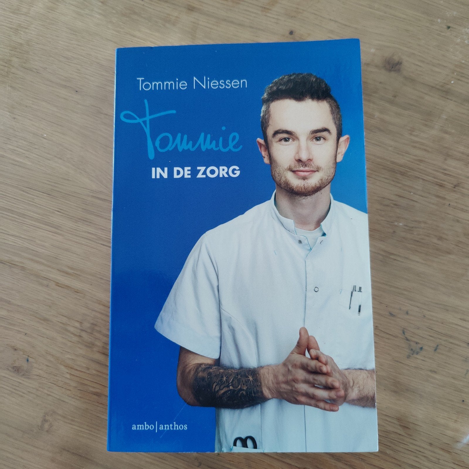 Tommie Niessen - Tommie in de zorg, Ophalen of Verzenden, Zo goed als nieuw, Tommie Niessen; Ingrid Meurs