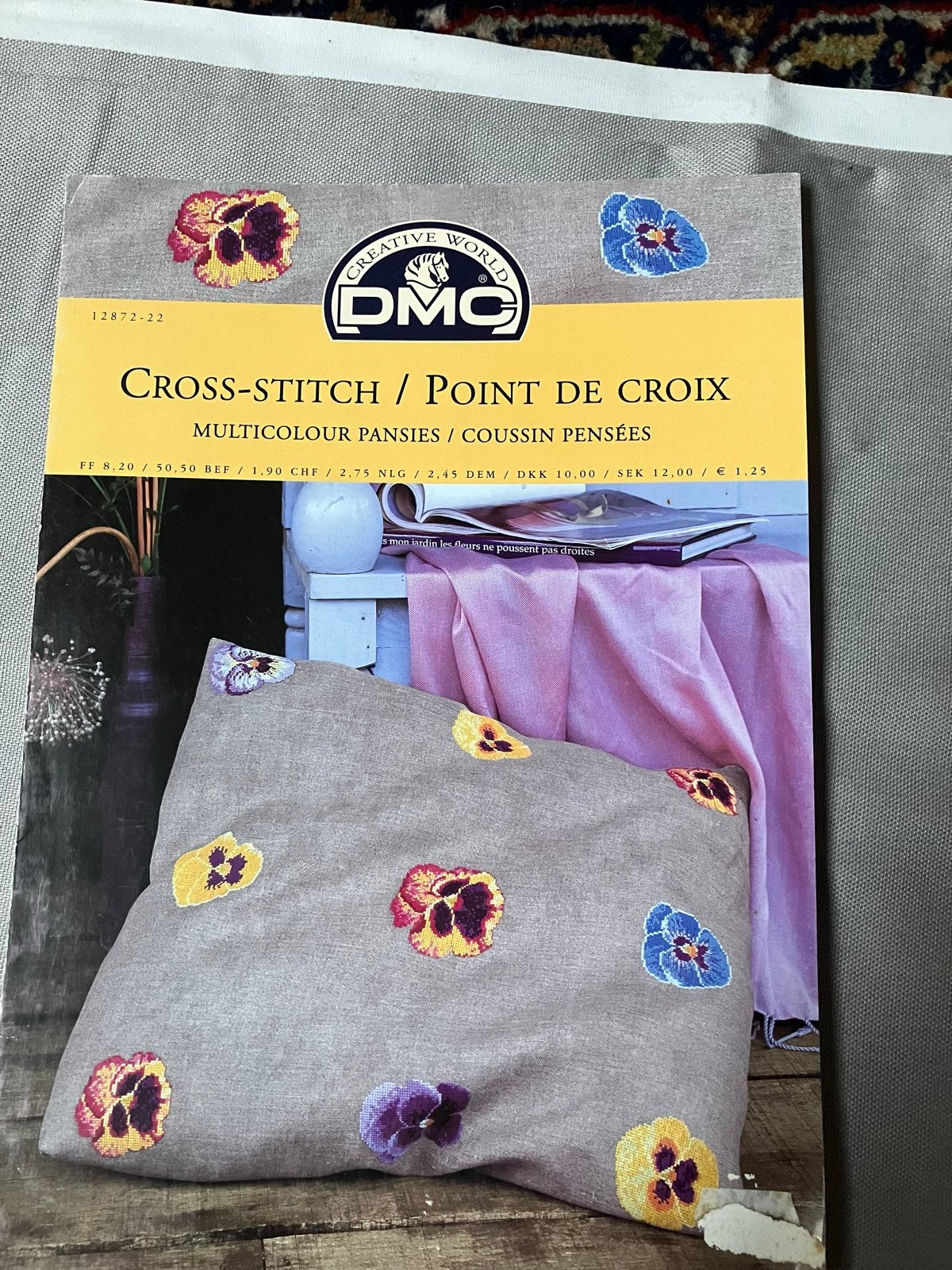 DMC Kruissteekpatroon - Veelkleurige Viooltjes, Ophalen of Verzenden, Gebruikt, Handborduren, Patroon