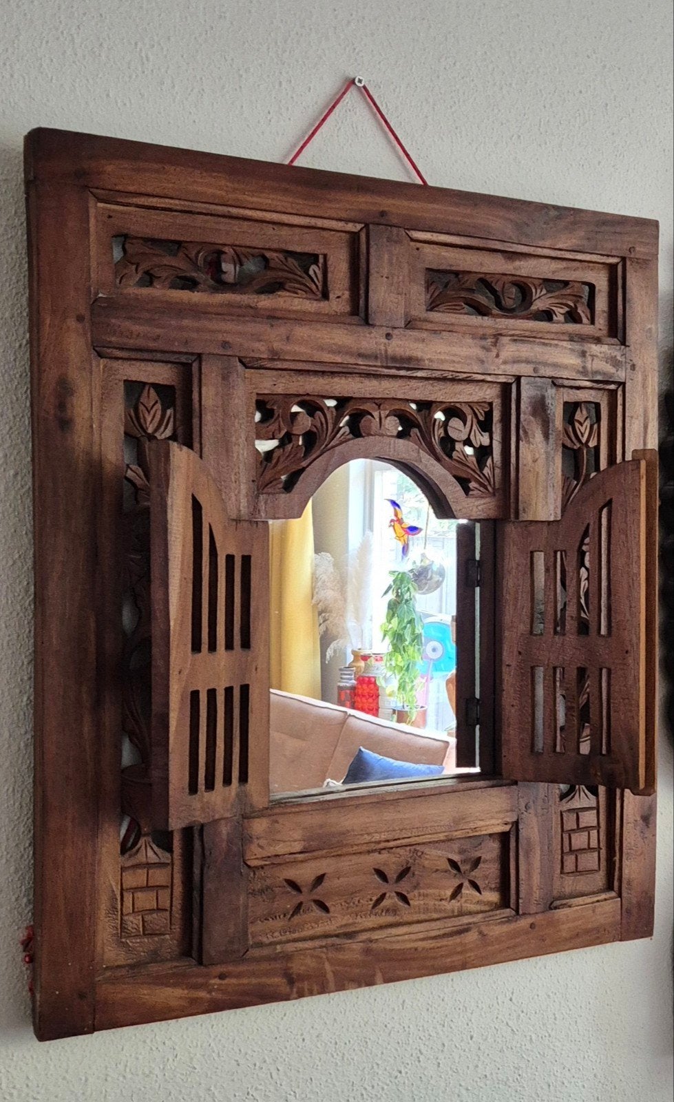 Balinese spiegel met luikjes en handsnijwerk, Ophalen, Gebruikt, 100 tot 150 cm, Rechthoekig