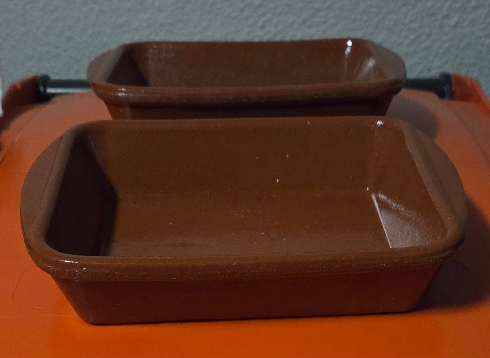 Nw, 2 Bruine aardewerken ovenschaaltjes, Ophalen of Verzenden, Steen/keramiek, Overige typen, Gebruikt