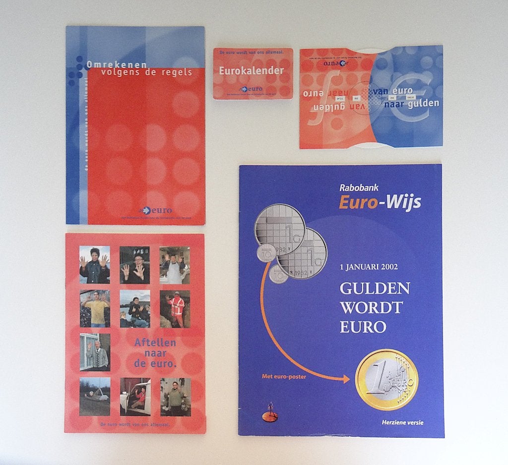 Brochures introductie euro van Nationaal Forum en Rabobank, Ophalen of Verzenden, Koningin Beatrix, Euro's