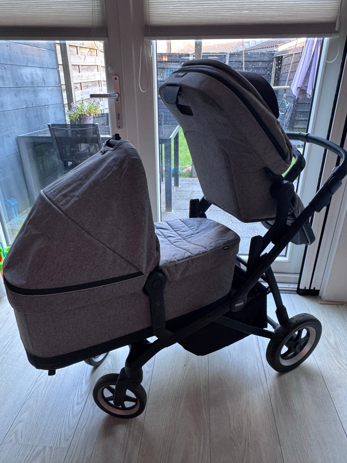 Thule Sleek Combiwagen - Grijs - Gebruikt, Gebruikt, Combiwagen, Met reiswieg, Ophalen