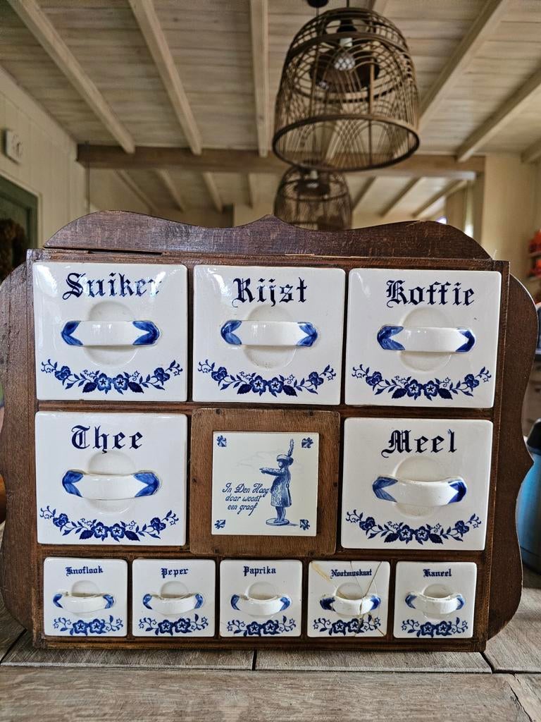 Antiek pottenrek met Delfts blauw keramiek, Ophalen