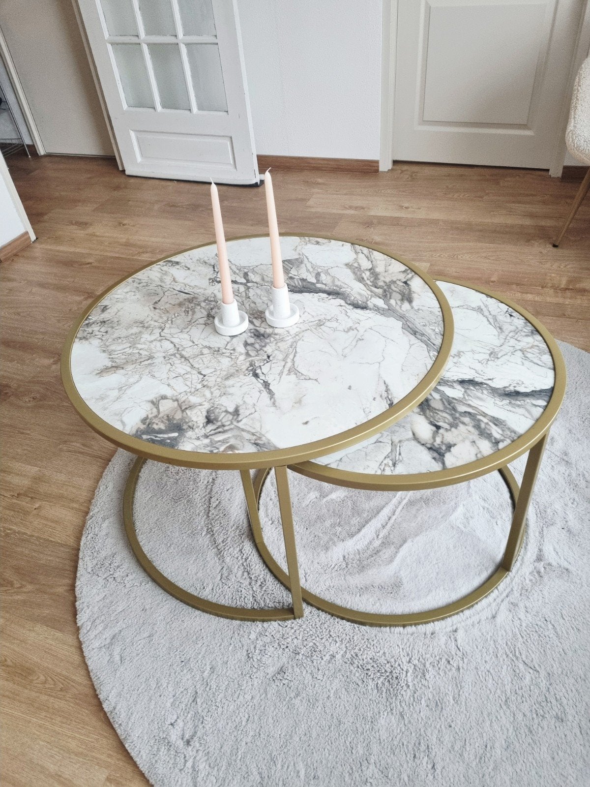 Set  van 2 ronde salontafels met marmerlook en goudkleurig f, 50 – 75, 50 tot 100 cm, Modern, Luxe, Glamour, Overige materialen
