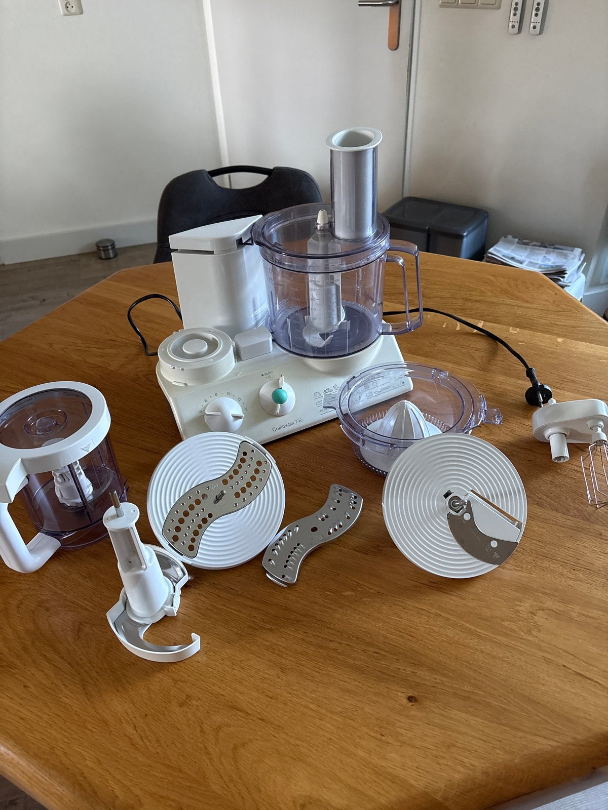 Braun CombiMax 750 Keukenmachine met diverse accessoires, Gebruikt, 1 tot 2 liter, 3 snelheden of meer, Ophalen of Verzenden