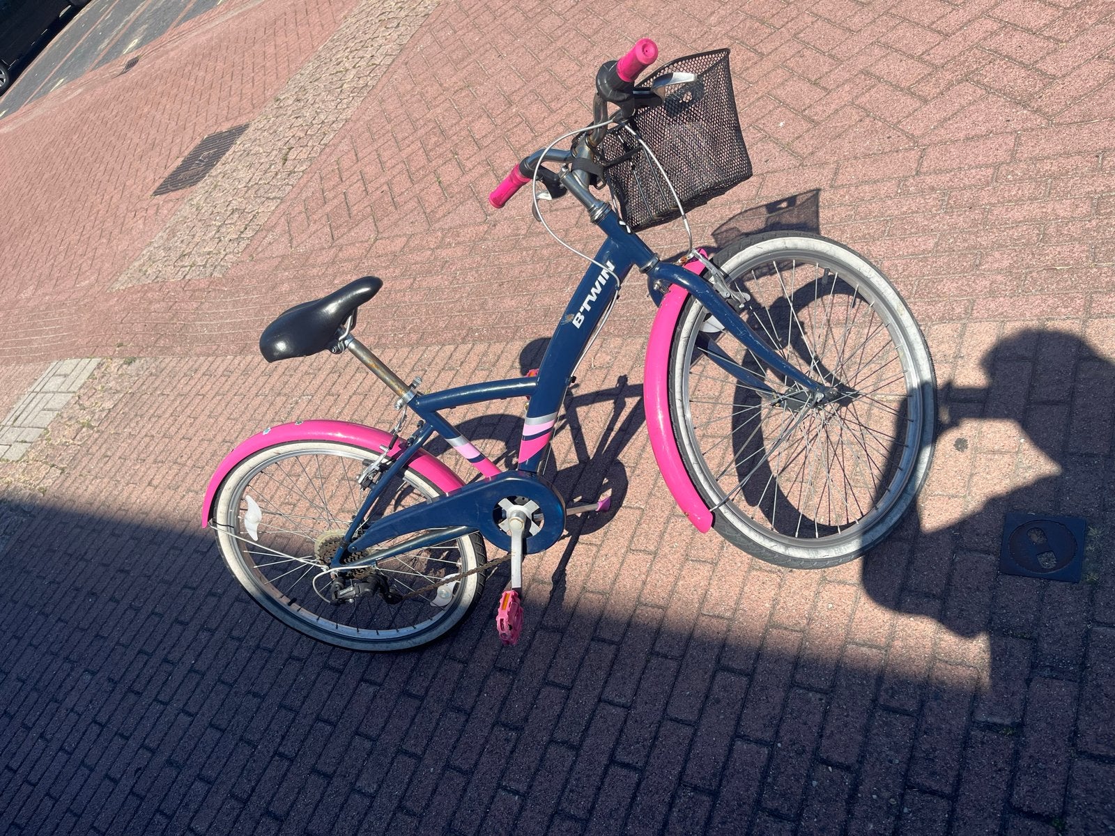 B'Twin kinderfiets 20 inch - Blauw/Roze, Ophalen, Gebruikt, Velgrem, 20 inch of meer