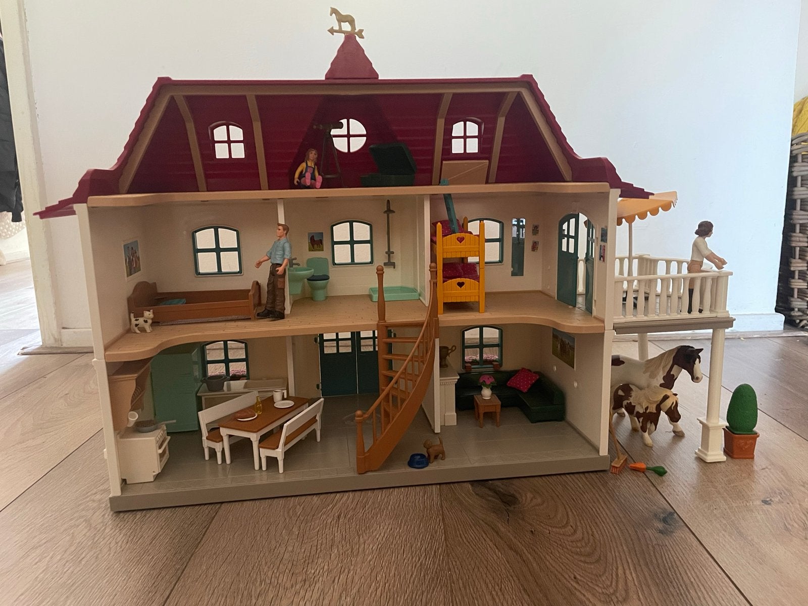 Schleich Horses Lakehouse + konijnenhok, met accessoires, Ophalen of Verzenden, Zo goed als nieuw, Poppenhuis