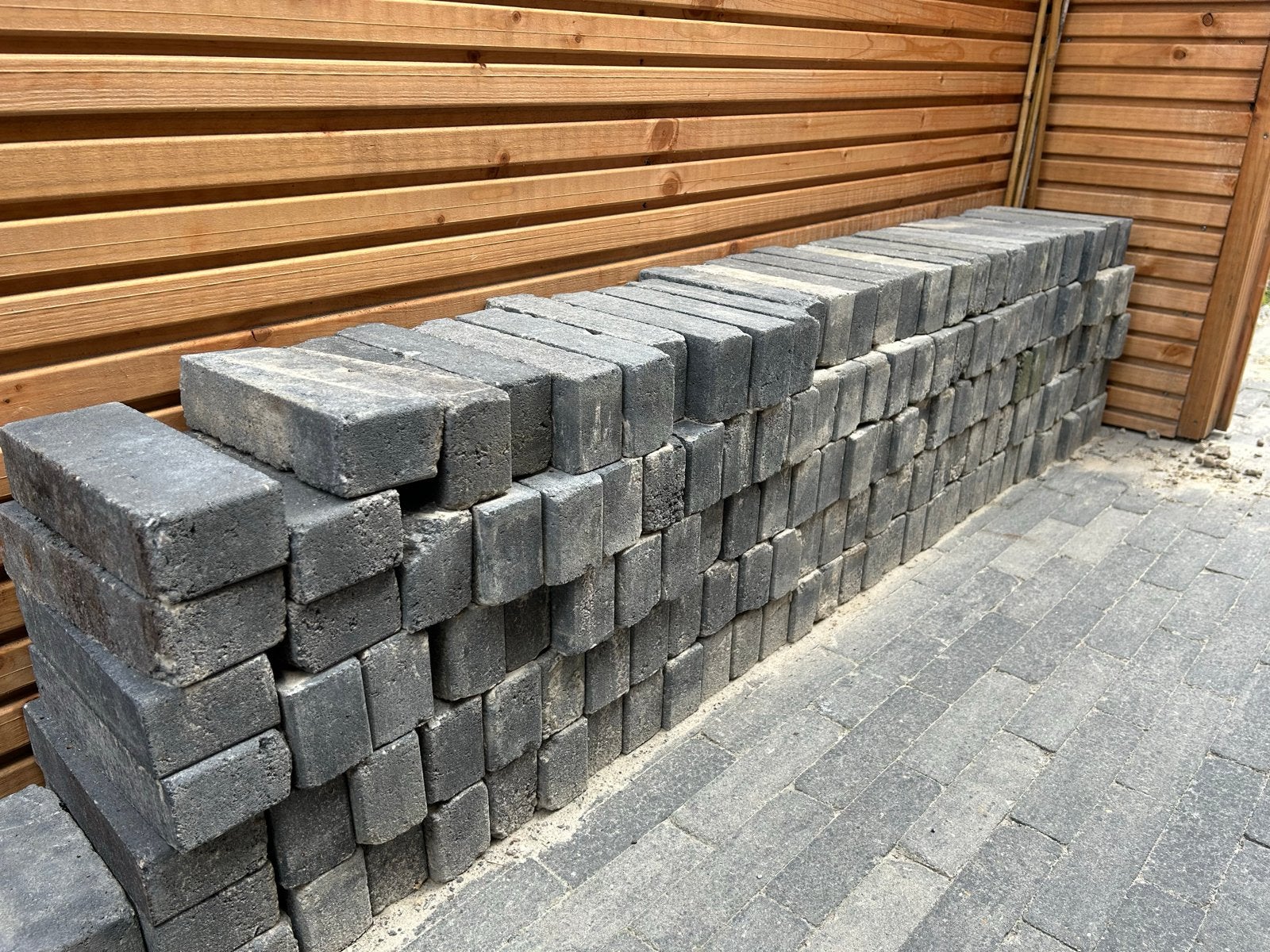 Klinkers waalformaat nero grey - ca. 150 stuks, Tuin en Terras, Ophalen, Gebruikt, Klinkers, Minder dan 5 m²