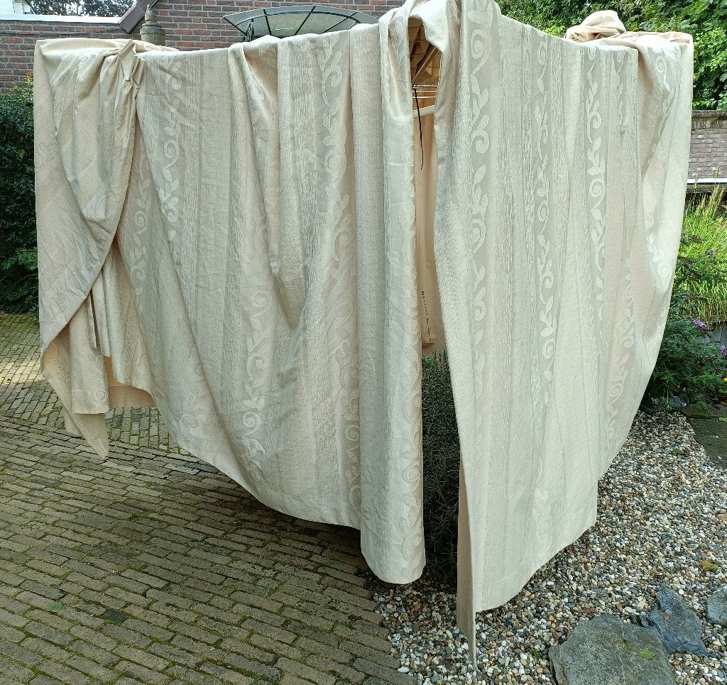 Stevige gordijn ingeweven werk dubbel geplooid. 300gr/m2, Huis en Inrichting, Isolerend, Gebruikt, 150 cm, Beige