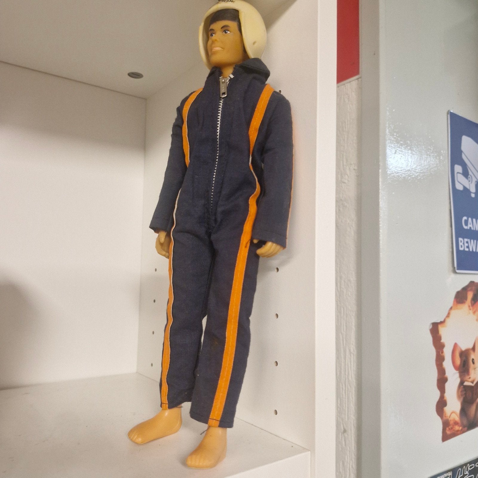 Vintage actiefiguur in racepak met helm, Ophalen of Verzenden, Gebruikt, Overige typen