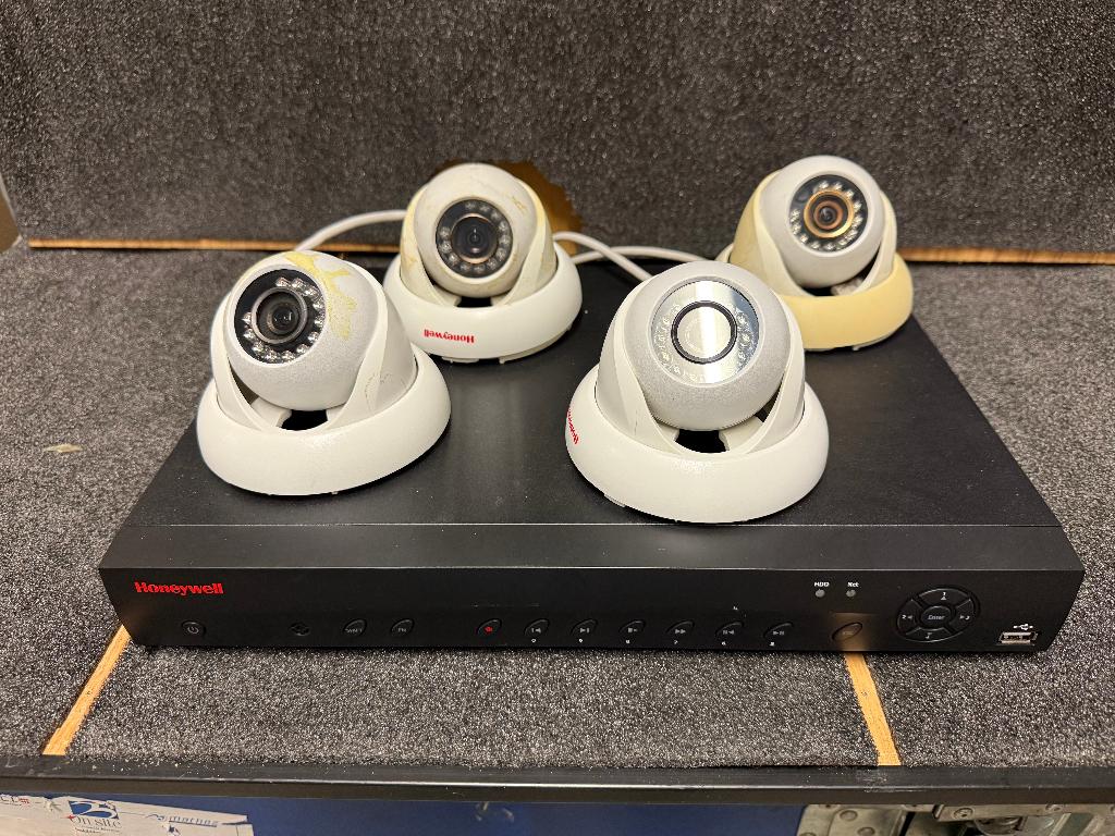 Videobewaking, 4 IP camera's met opslagsysteem, Ophalen of Verzenden, Gebruikt, Buitencamera