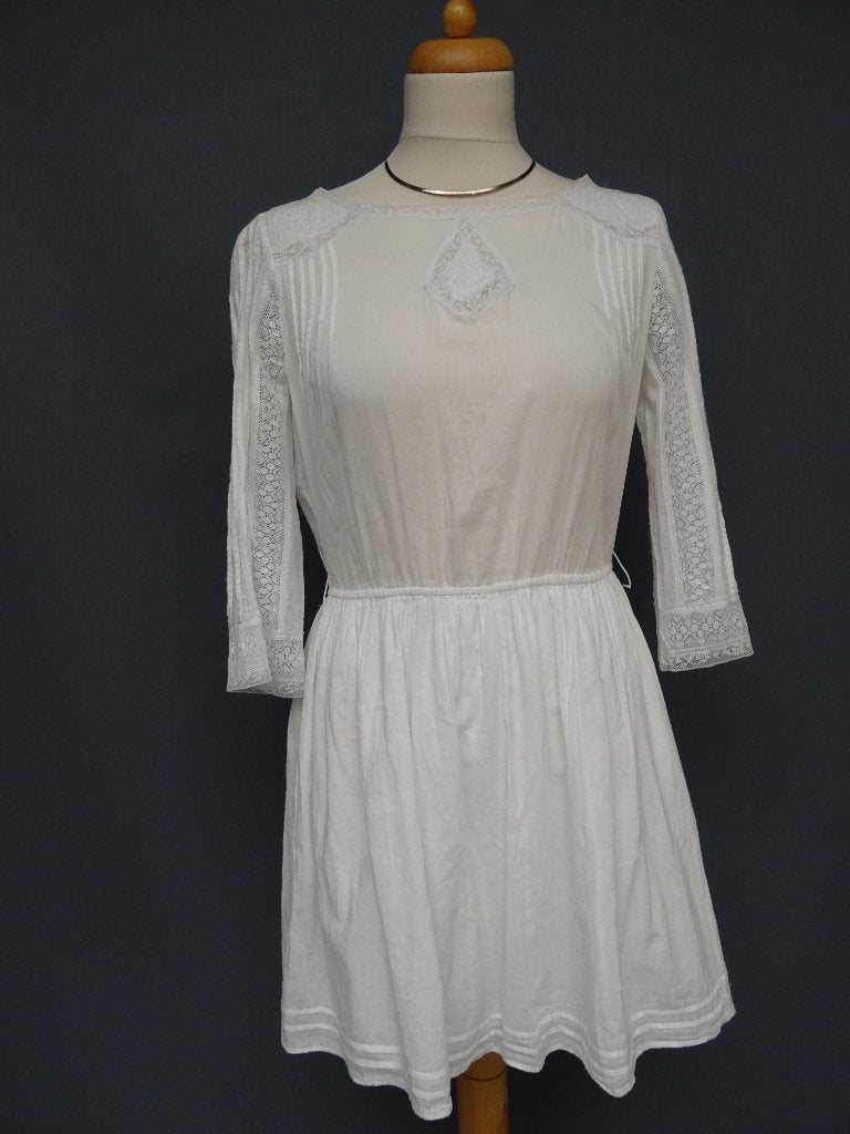 SALE !! ZARA maat M, witte zomerjurk., Maat 38/40 (M), Ophalen of Verzenden, Zo goed als nieuw, Knielengte
