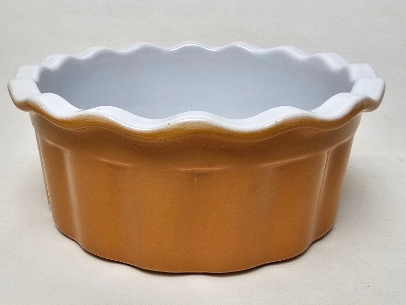 # Emile Henry Ovenschaal gegolfde rand, Gebruikt, Keramiek, Ophalen of Verzenden, Schaal of Schalen
