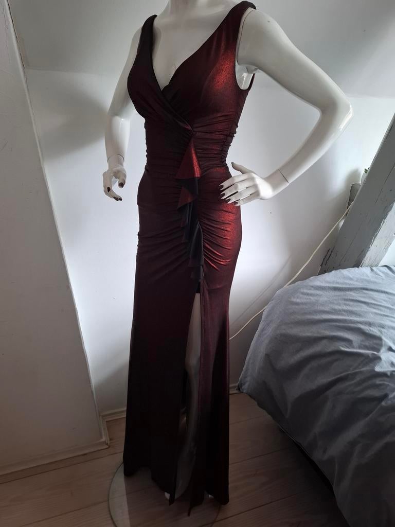 Eva & Lola galajurk mooie kleur donkerrood split maat S, Kleding | Dames, Galajurk, Ophalen of Verzenden, Zo goed als nieuw, Eva&Lola