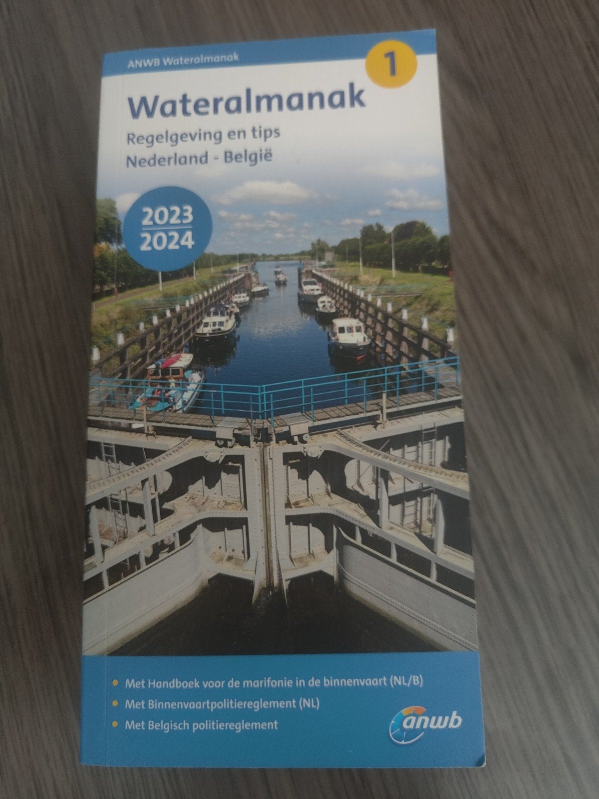 ANWB Wateralmanak 1 2023-2024 Regelgeving en tips, Ophalen of Verzenden, Zo goed als nieuw, Reisgids of -boek, ANWB