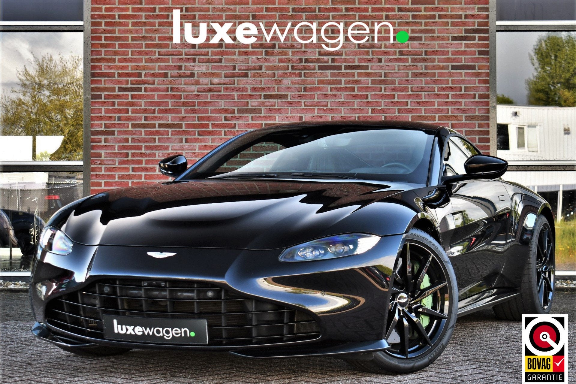 Aston Martin Vantage 4.0 V8 Carbon-ext | Ceramic-brakes | 26, Auto's, Automaat, 12 maanden, Achterwielaandrijving, Gebruikt