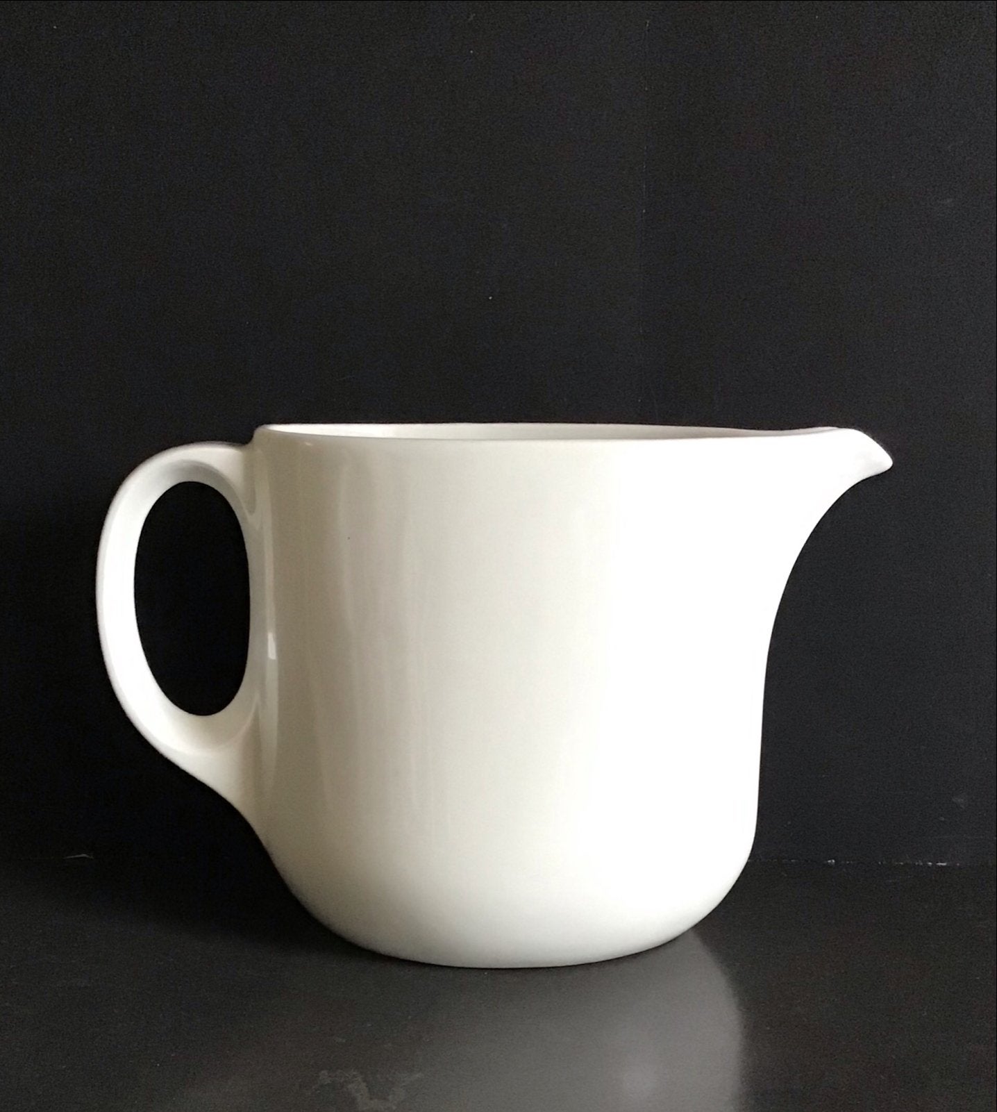 Vintage Midwinter Schenkkan - Wit, 14 cm hoog -, Kan, Keramiek, Vintage, Ophalen of Verzenden