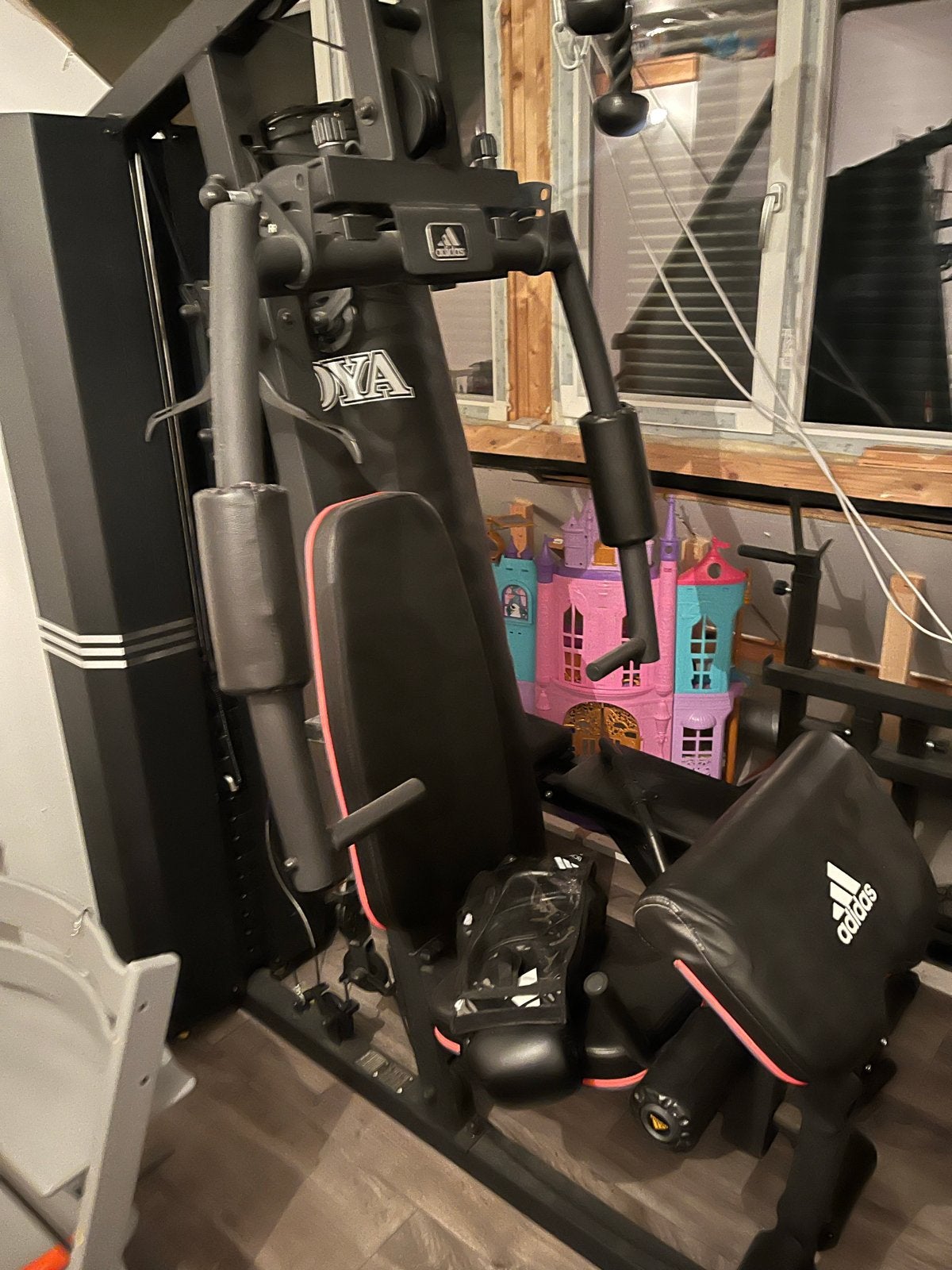Adidas fitnessstation met buikspierbank en boksbal, Ophalen, Gebruikt, Krachtstation, Armen