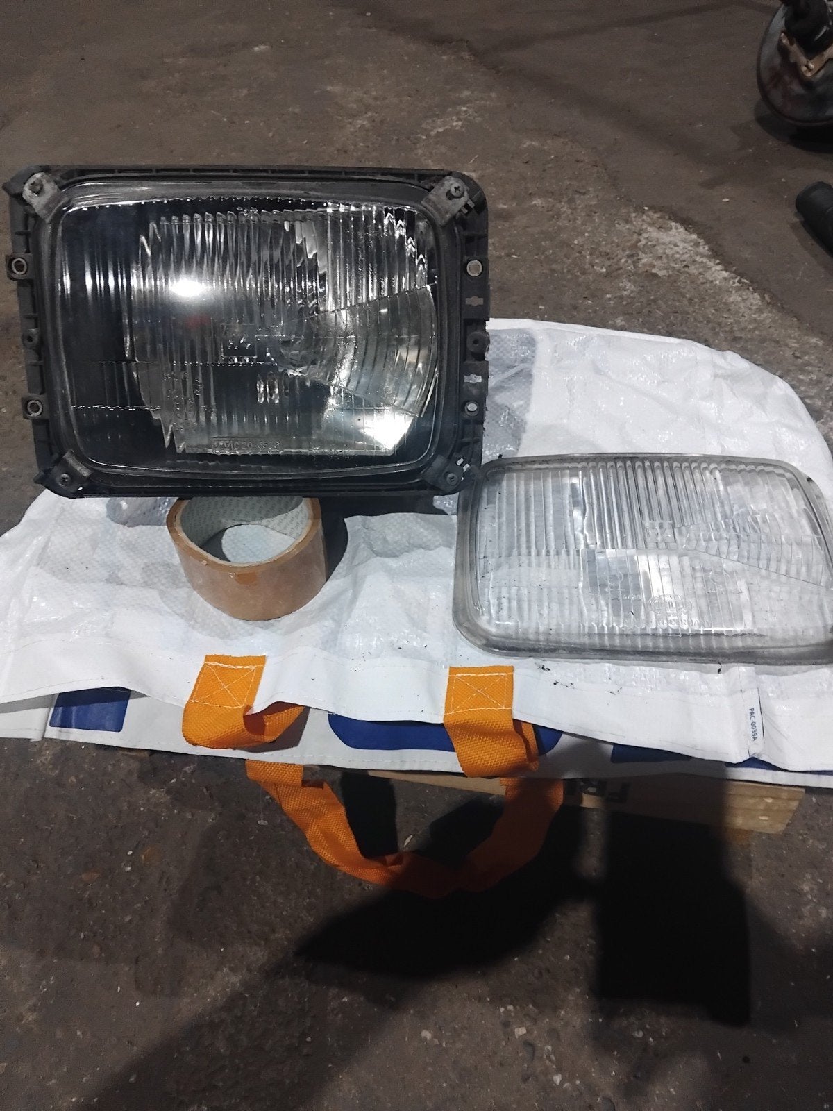 HELLA H4 Koplamp (Rechts) Koplampglas (Links) -Mercedes T1, Ophalen of Verzenden, Gebruikt, Mercedes-Benz