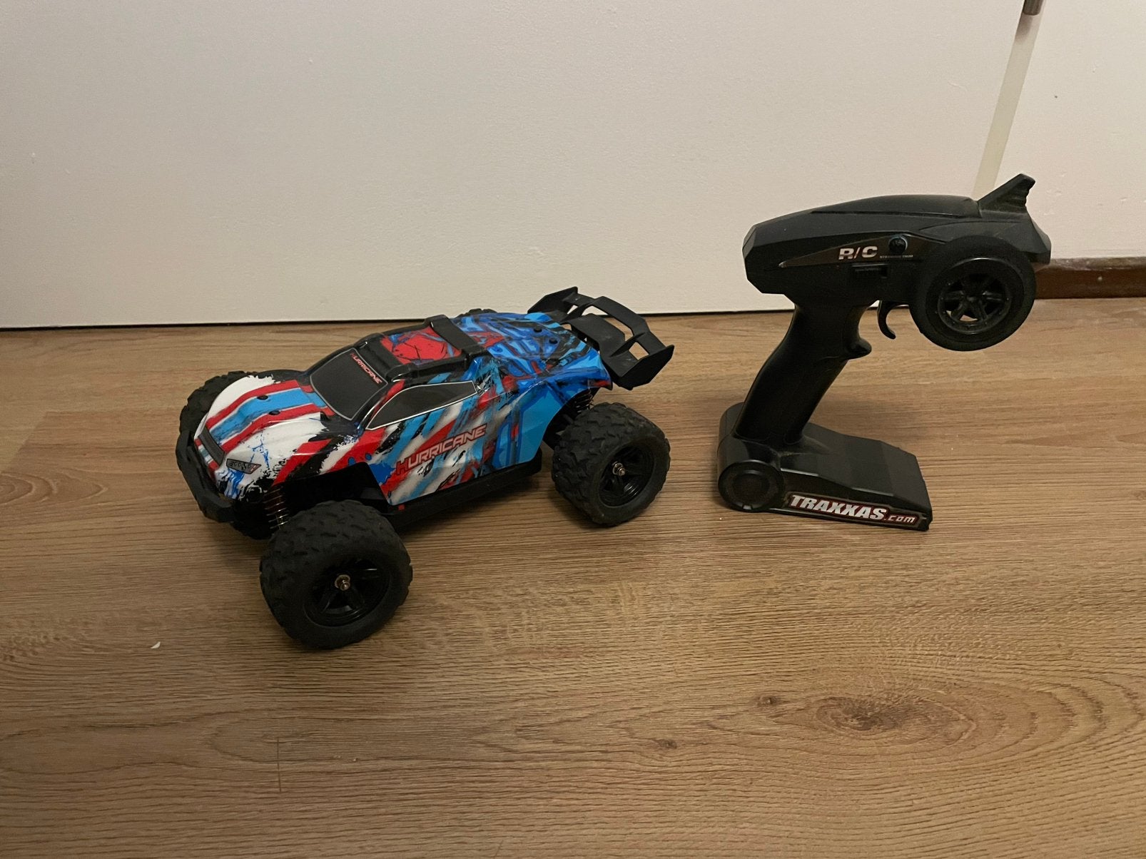 Bestubare auto, Ophalen of Verzenden, Zo goed als nieuw, Overige schalen, Auto offroad