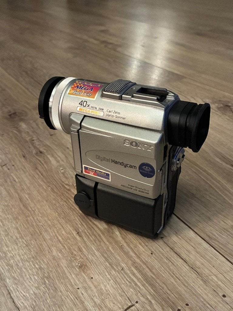 Sony digital Handycam DCR-PC100E met veel toebehoren, Gebruikt, 20x of meer, Ophalen of Verzenden, Sony