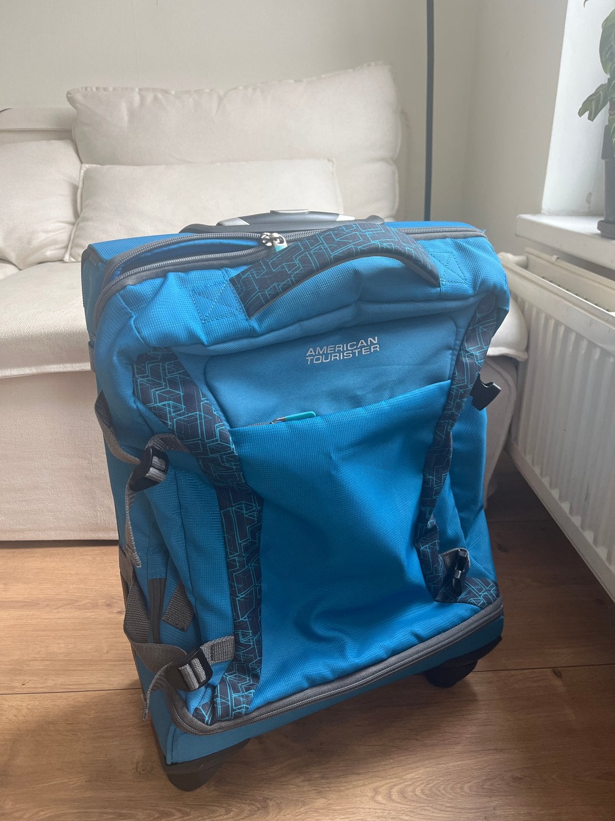 Twee American Tourister koffers te koop, Gebruikt, Zacht kunststof, 35 tot 45 cm, Uitschuifbare handgreep