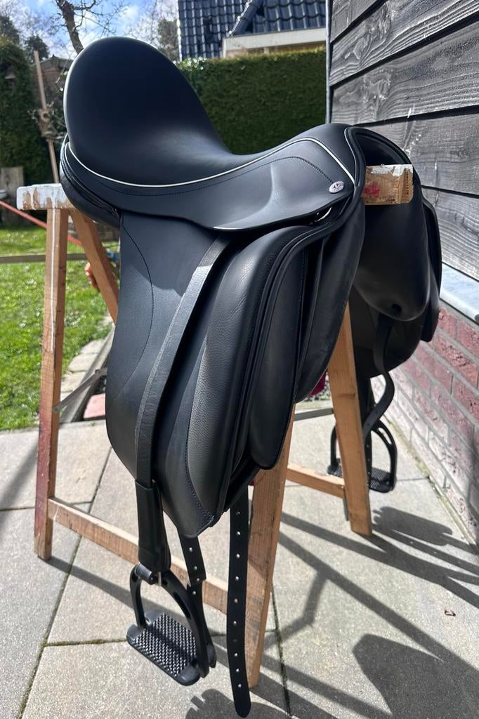 Prachtig Schutte Upriser dressuurzadel 18 inch!, Ophalen, Zo goed als nieuw, Dressuur