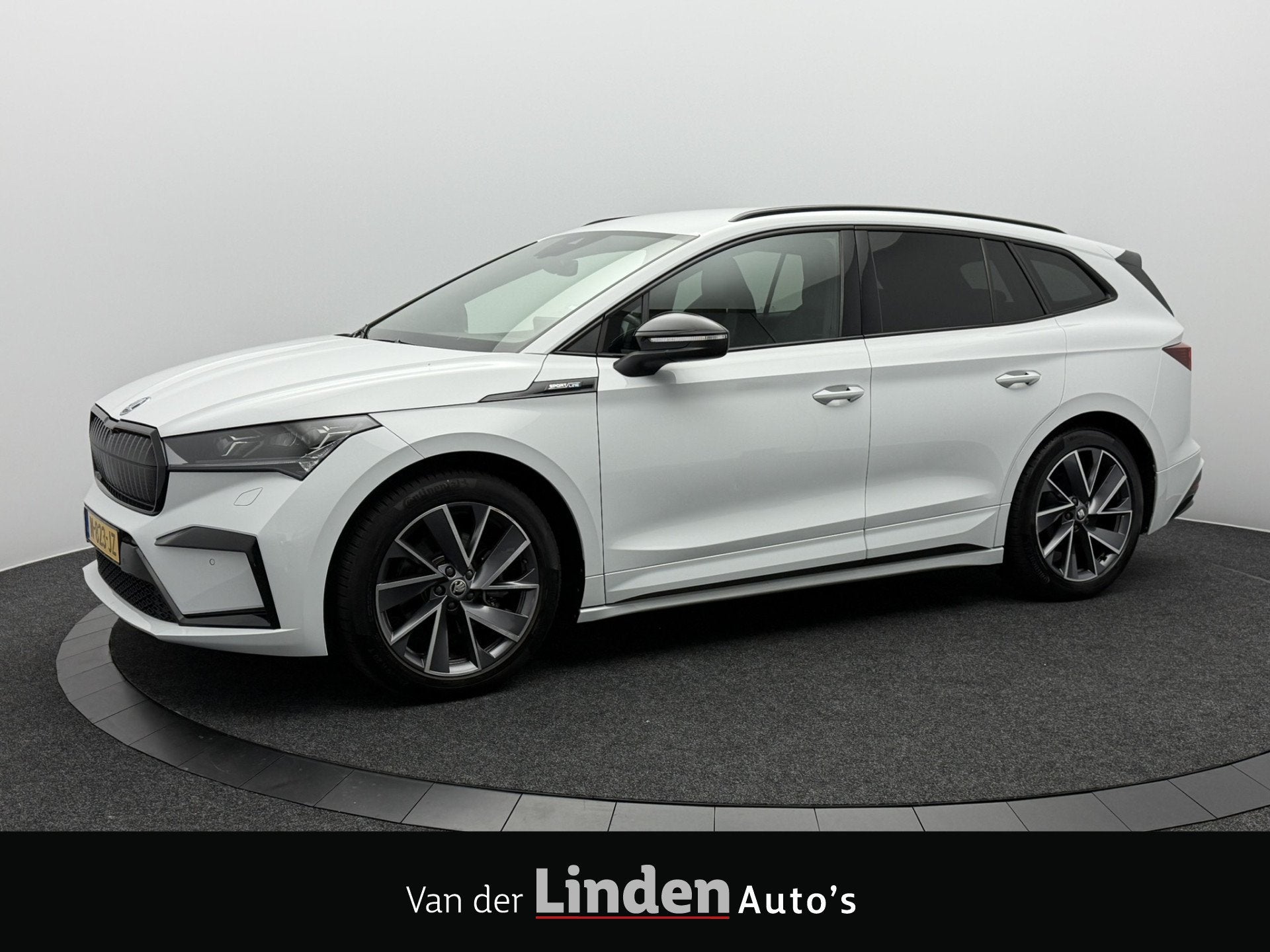 Skoda Enyaq iV 60 Sportline SOH 94,2% | Trekhaak | Matrix Le, 390 km, Achterwielaandrijving, Gebruikt, Zwart