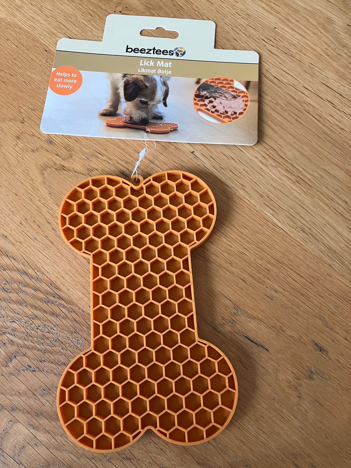 Nieuw=bruine lickmat voor de hond botje=Beeztees likmat, Beeztees, Ophalen of Verzenden, Zo goed als nieuw, Overige typen