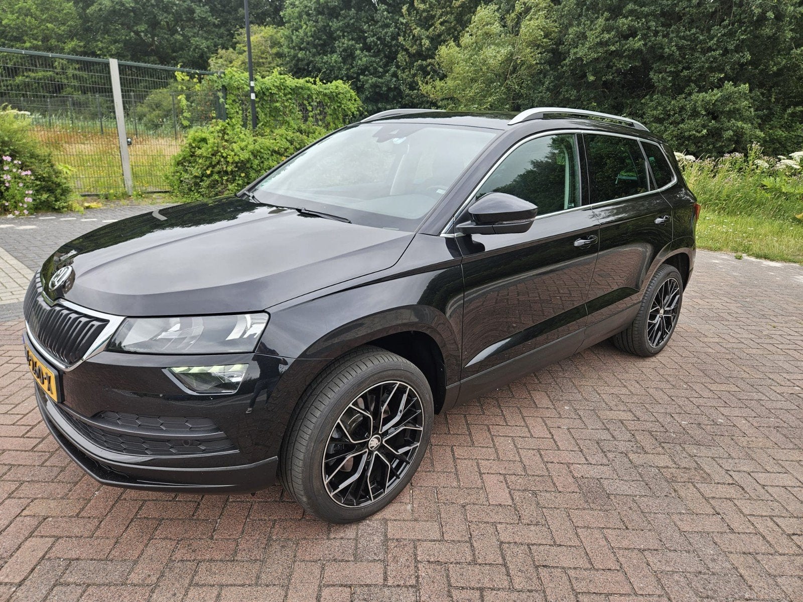 Skoda Karoq 1.5 TSI ACT Greentech 150pk Dsg-7 2018 Zwart, Auto's, Automaat, 1498 cc, 4 cilinders, Zwart