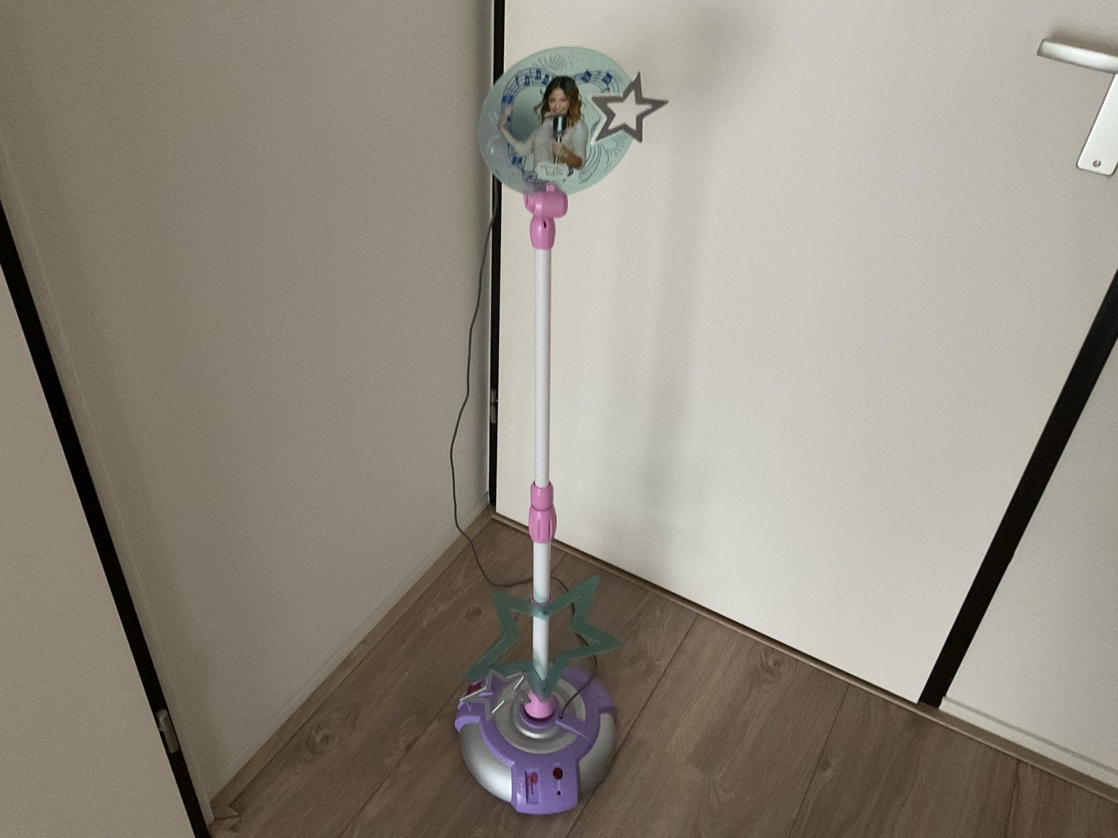 Disney Violetta Micro Star Karaoke Microfoon met standaard, Ophalen of Verzenden, Gebruikt