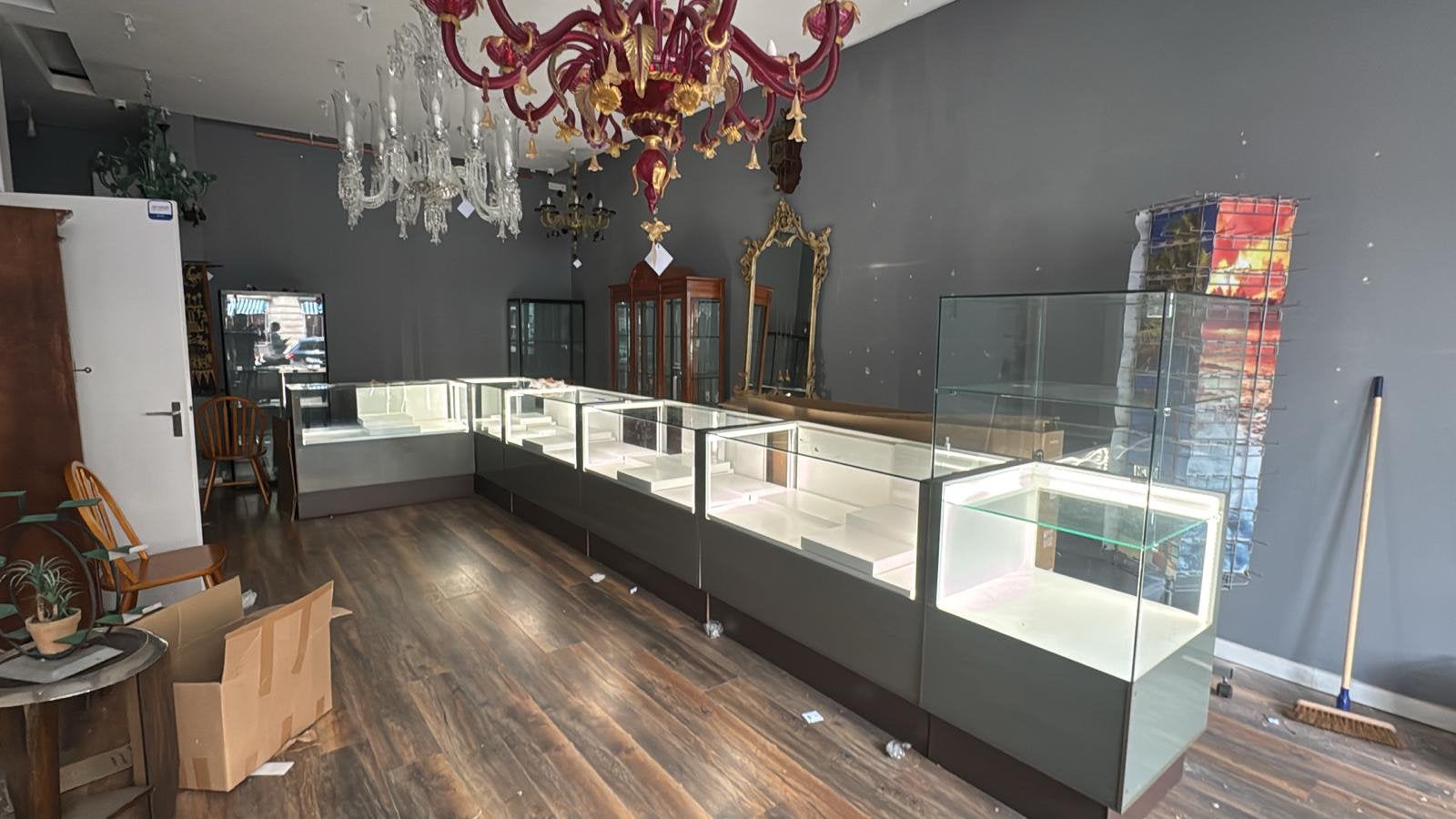 Vitrine, Met deur(en), 100 tot 150 cm, Glas, 50 tot 75 cm