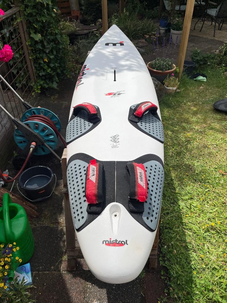 Mistral SLE 290 120 liter, Watersport en Boten, Windsurfen, Zo goed als nieuw, Plank, 250 tot 300 cm, Met vin(nen), Met draagtas