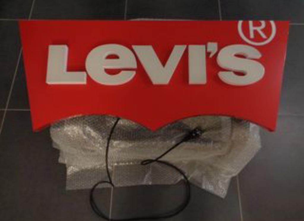 Levi's store lichtreclame., Ophalen, Zo goed als nieuw, Lichtbak of (neon) lamp