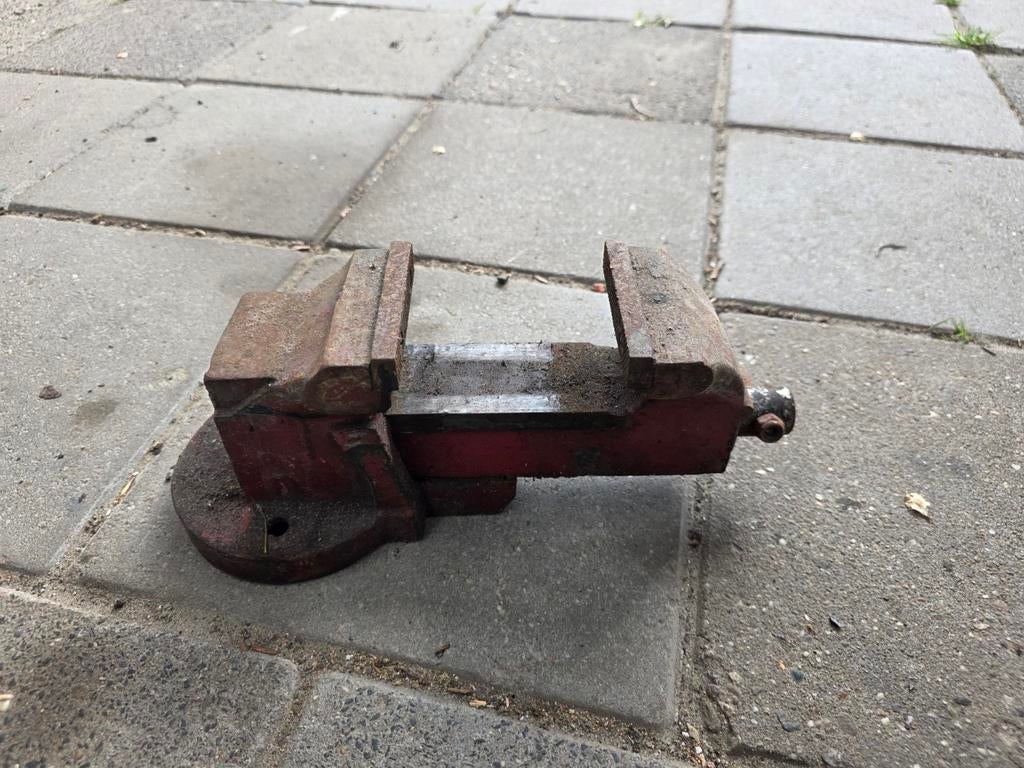 Bankschroef - 9cm opening, 8.5cm bekbreedte, Doe-het-zelf en Verbouw, Gereedschap | Handgereedschap, Ophalen of Verzenden, Gebruikt