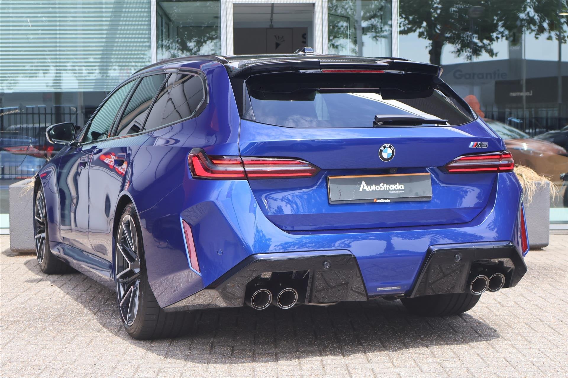 BMW 5-Serie Touring (g61) M5 728pk xDrive | Marina Bay Blue, Auto's, Gebruikt, Vierwielaandrijving, 5-Serie, 750 kg
