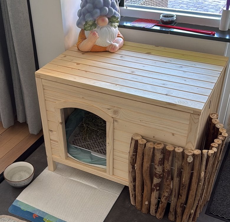 Houten huisje met uitneembare zelfgemaakte hooiruif, Ophalen of Verzenden, Zo goed als nieuw, Overige typen
