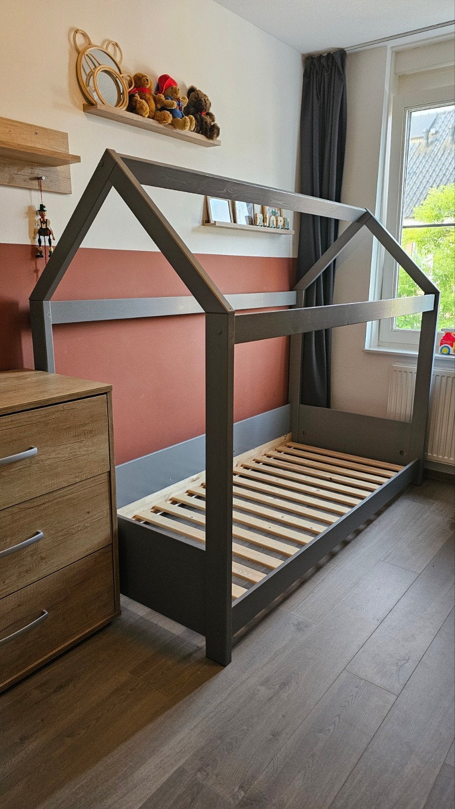 Grijs bedhuisje 90x200 met lattenbodem, Lattenbodem, 85 tot 100 cm, Ophalen of Verzenden, Zo goed als nieuw