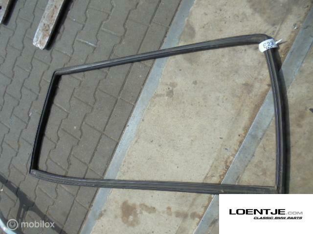 Achterruitrubber BMW e28 518 520 525 528 535, Gebruikt, Ophalen of Verzenden, BMW, BMW
