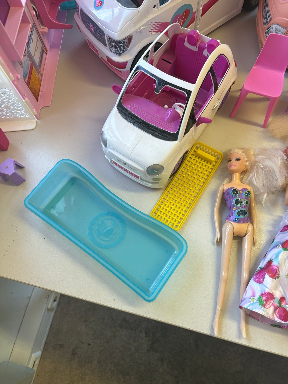 Partij barbie, auto’s, camper, huis, Ophalen, Gebruikt