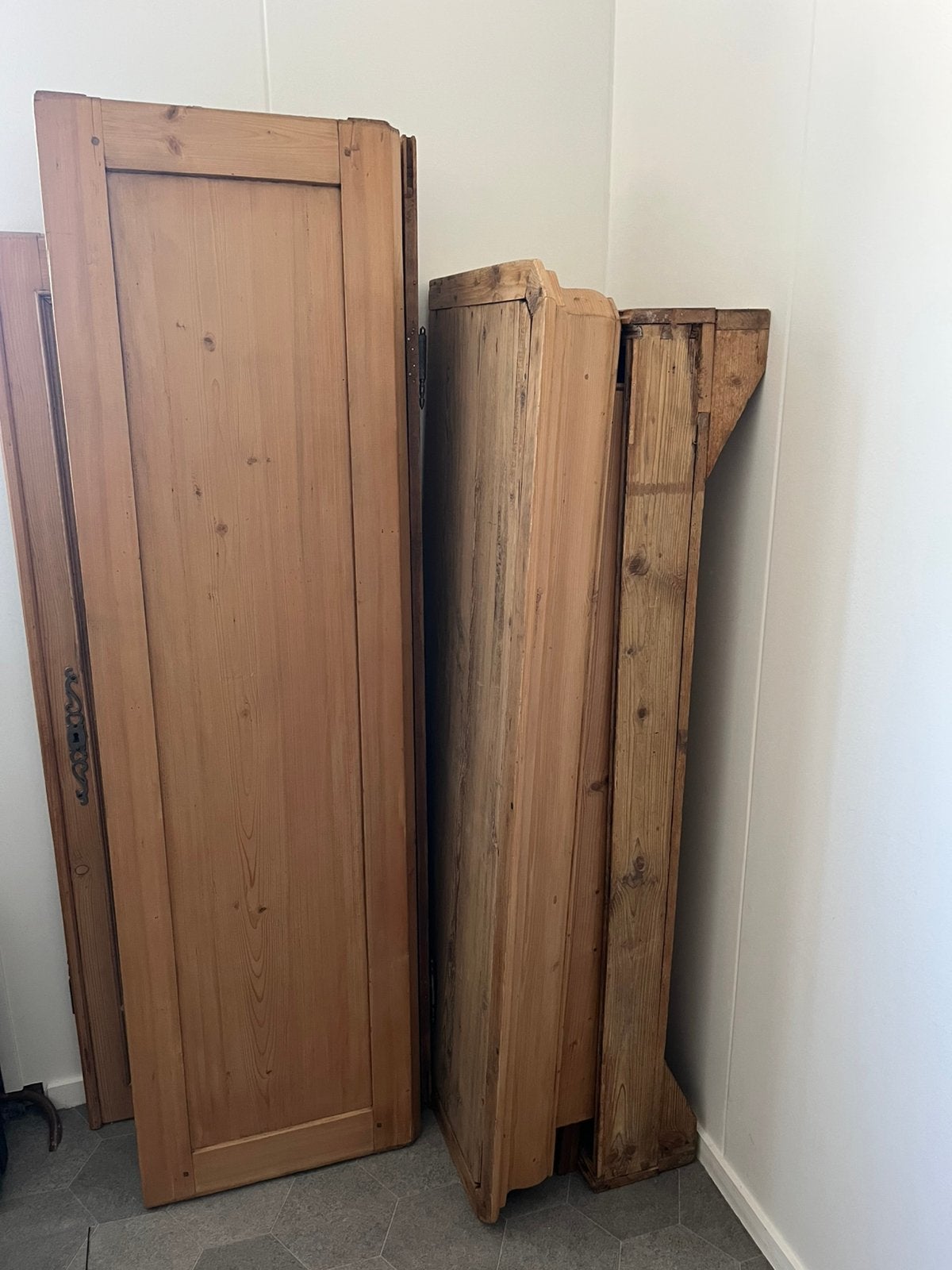Brocante grenen 2-deurs kast, Ophalen