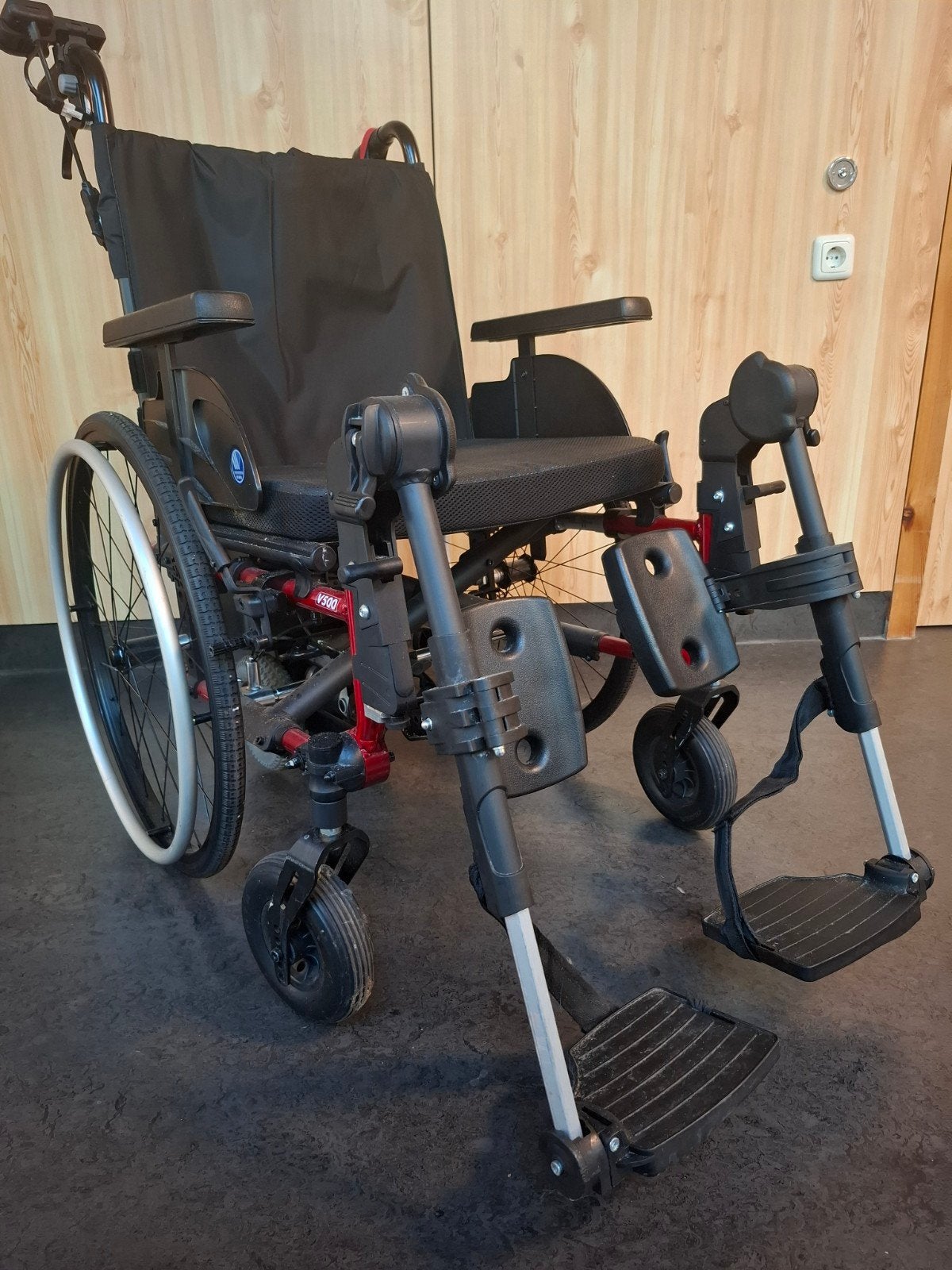 Vermeiren V500 Light met V-drive duwondersteuning, Diversen, Ophalen, Inklapbaar, Zo goed als nieuw, Duwrolstoel