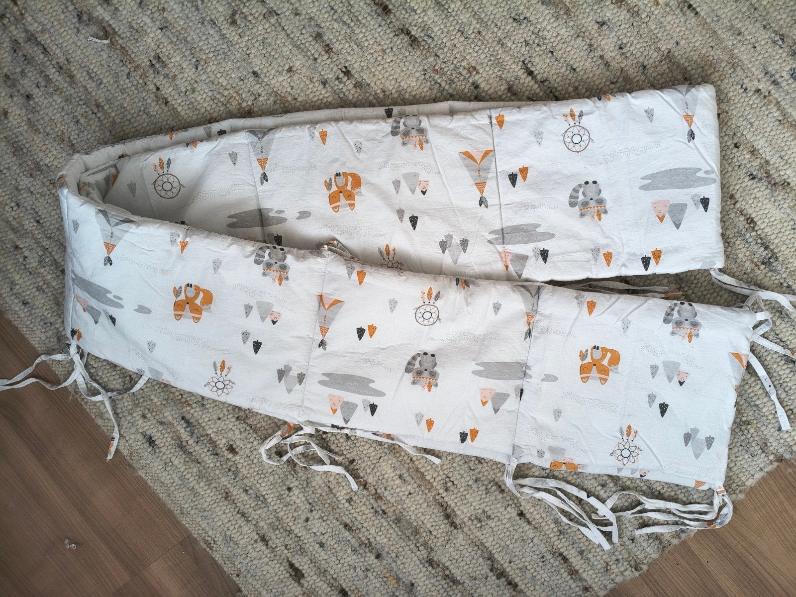 400x25 Bedomrander ledikant tipi indianen print 100% cotton, Gebruikt, Ledikant, Ophalen of Verzenden, Bedomrander