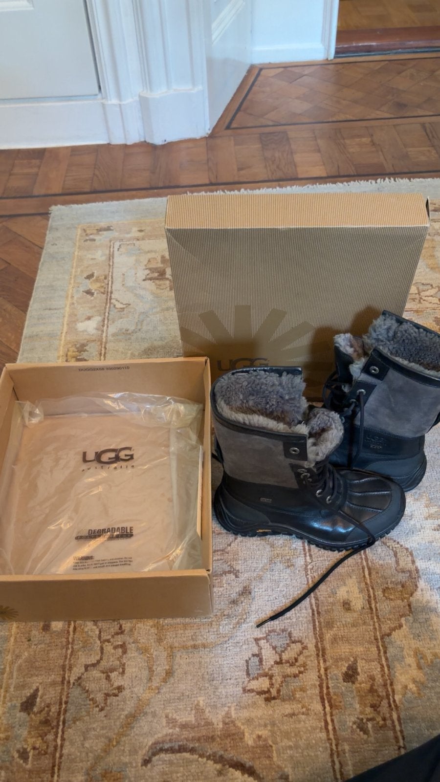 UGG Adirondack II Snowboots Maat 37 (Nieuw in doos), Kleding | Dames, Schoenen, Ophalen of Verzenden, Zo goed als nieuw, Zwart