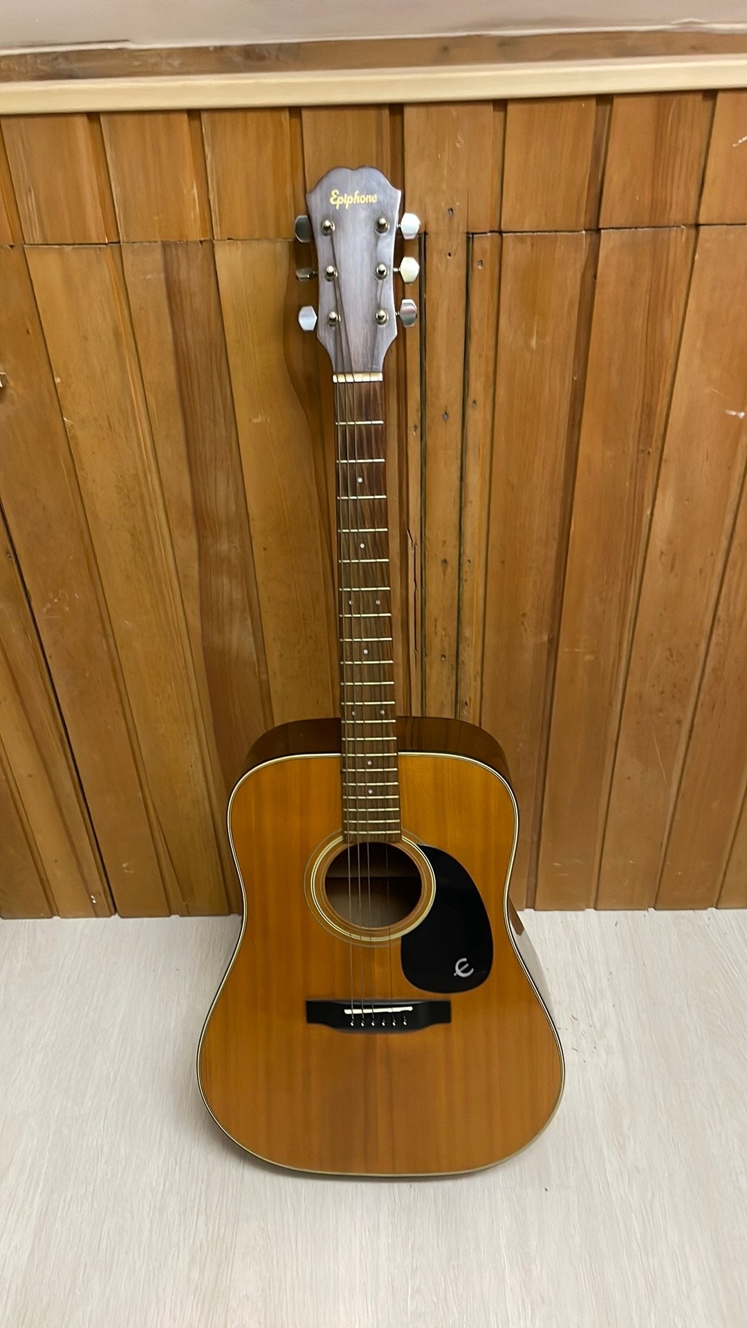 Epiphone FR 200 by Gibson, made in Japan., Muziek en Instrumenten, Ophalen, Zo goed als nieuw, Western- of Steelstringgitaar